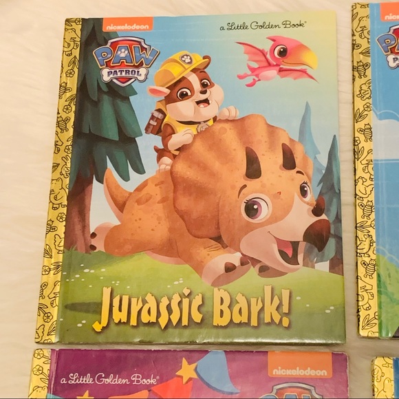 ❌SOLD❌Paw Patrol Bundle of Books & Finger Puppets - Picture 3 of 8